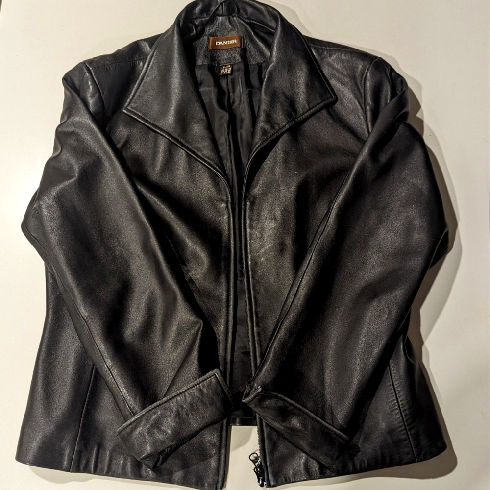 Ladies Vintage Danier Leather Jacket size XL